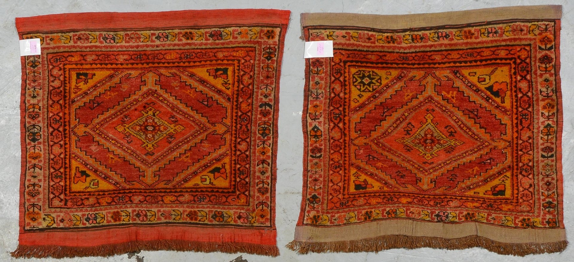 Zwillingsteppiche (Anatolien), älter, feste Kn., insges. gute Erhaltung; Maße 71 x 80 cm