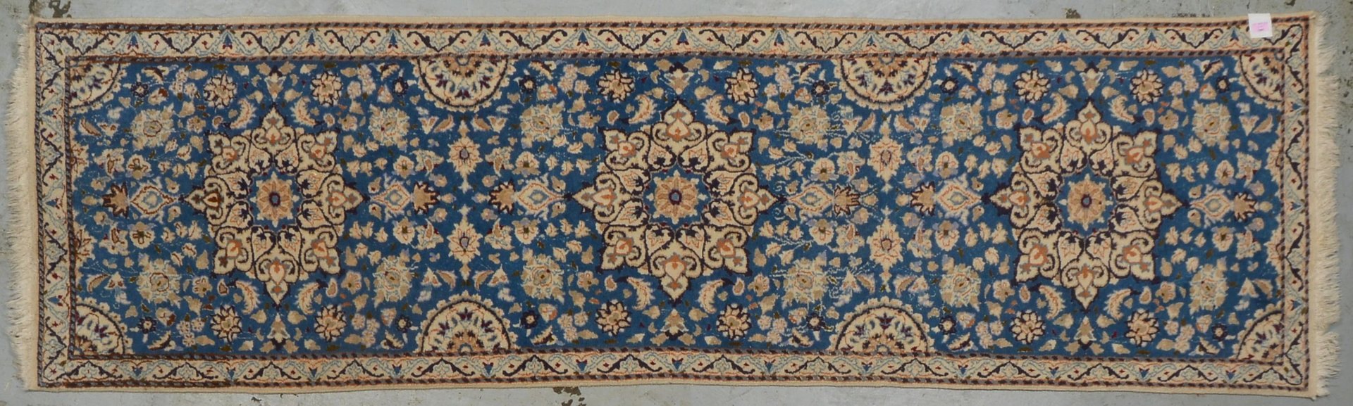 Nain-Galerie, feste Knüpfung, gleichmäßiger Flor - in gutem Zustand; Maße 295 x 83 cm
