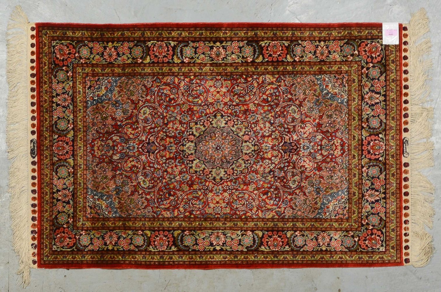 Hereke-Seidenbrücke, sehr feine Kn., ca. 1 Mio. Knoten/qm, sign., Flor in gutem Zust.