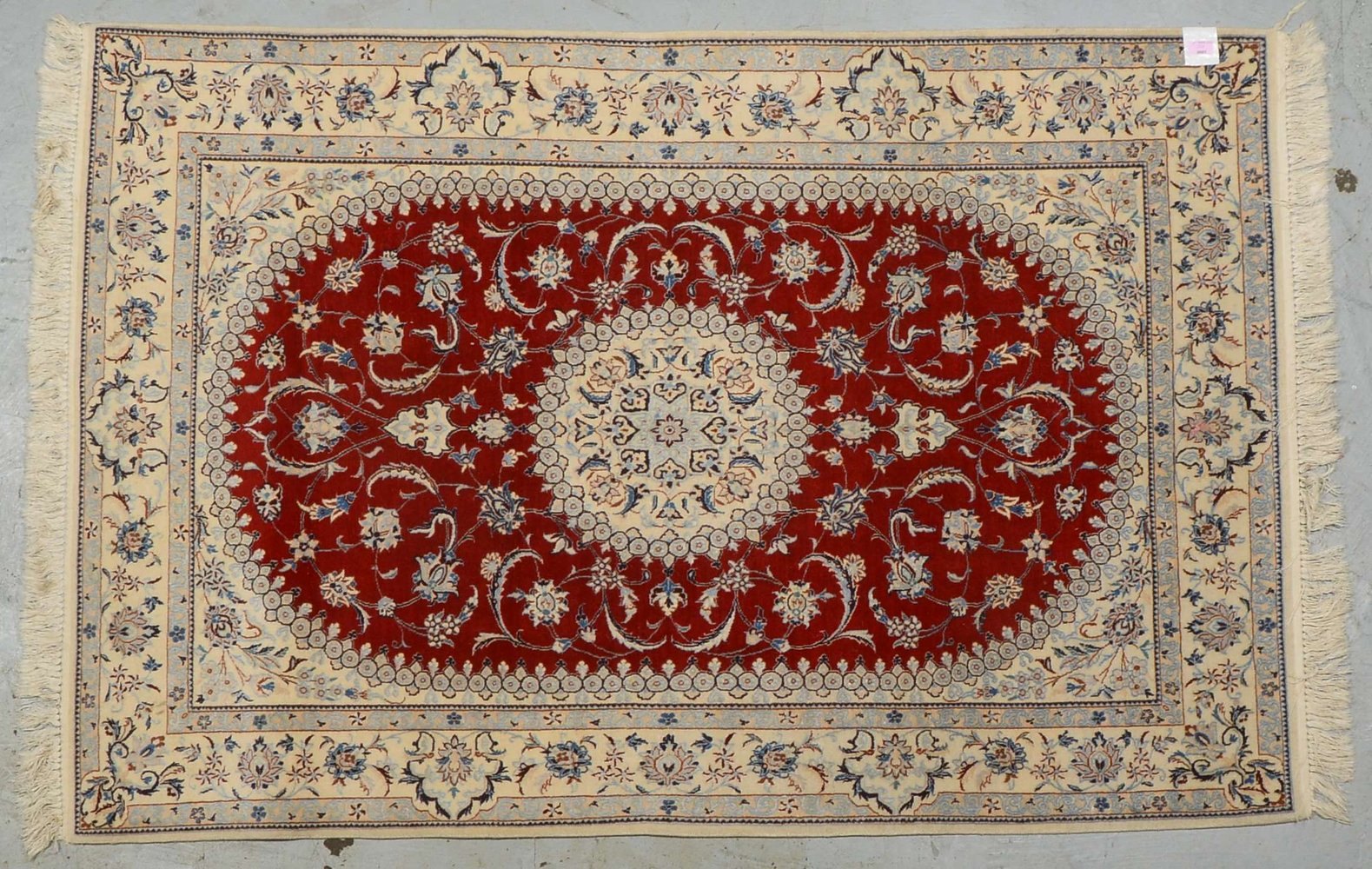 Nain, mit Seidenanteilen, feine Knüpfung, Flor in gutem Zustand; Maße 185 x 120 cm