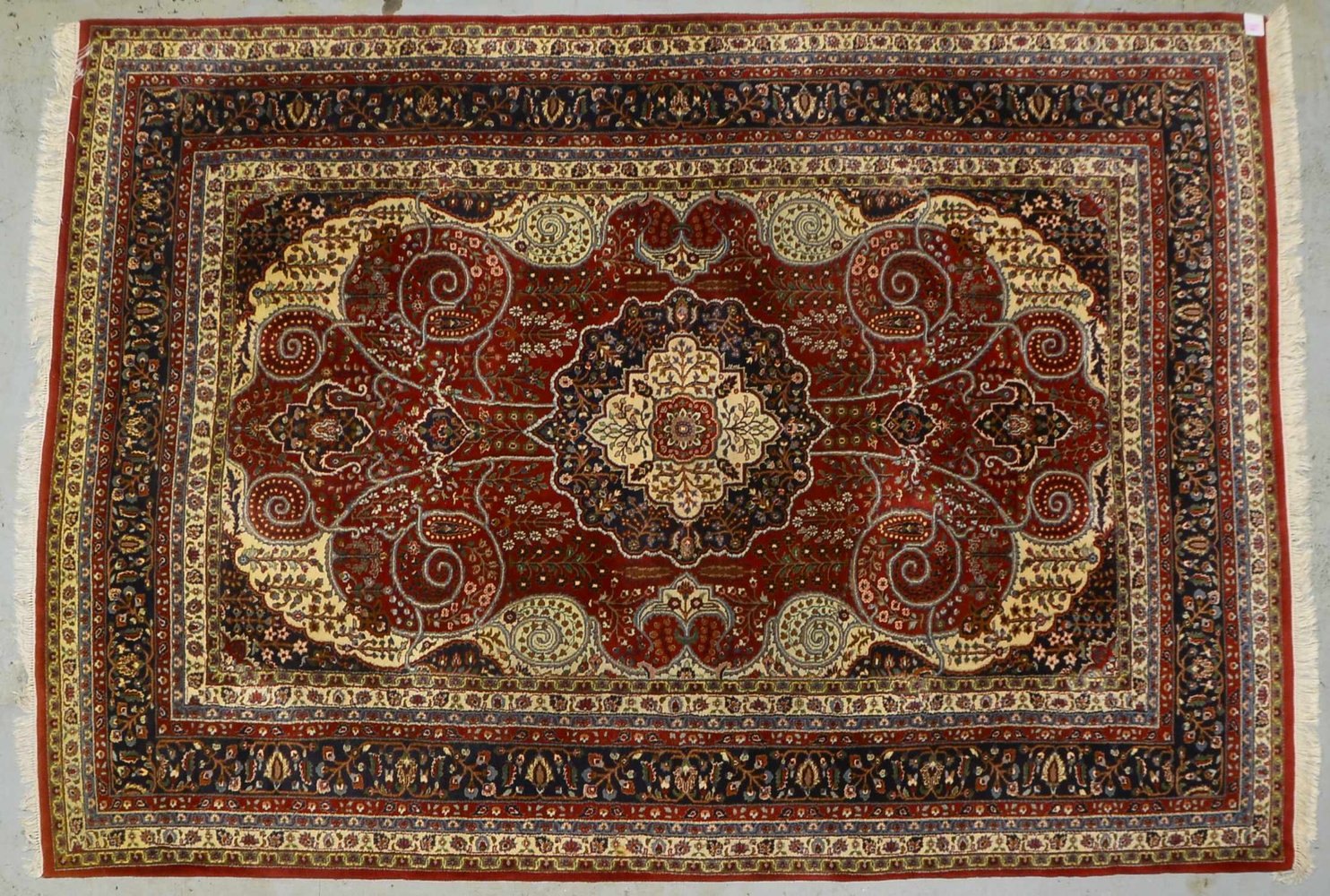 Indo-Täbriz, feste mittelfeine Kn., hochflorig - guter Zust.; Maße 315 x 222 cm