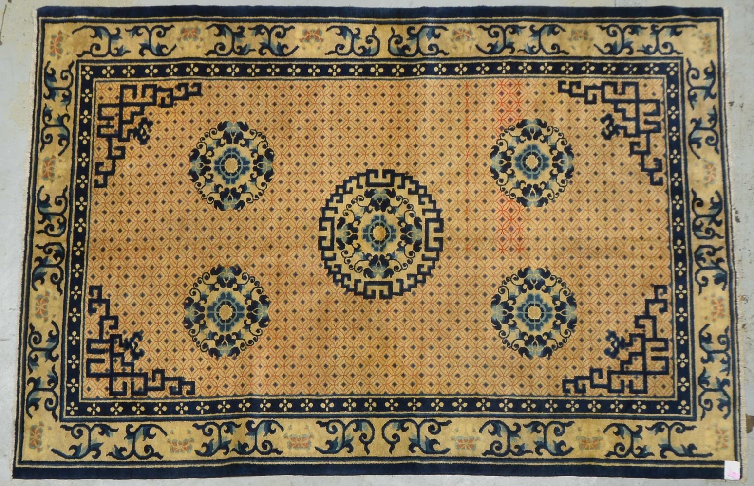 Peking-Teppich, mittelfeine Kn., gleichmäßiger Flor, mit Abrasch - guter Zust.