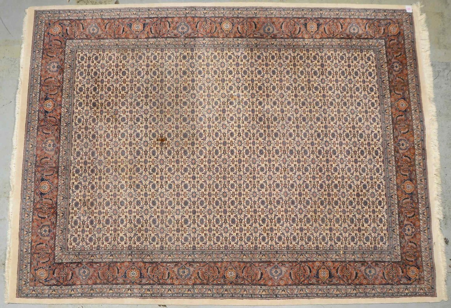 Indo-Orientteppich, mittelfeine Kn., ringsum kompl., guter Zust.; Maße 336 x 251 cm