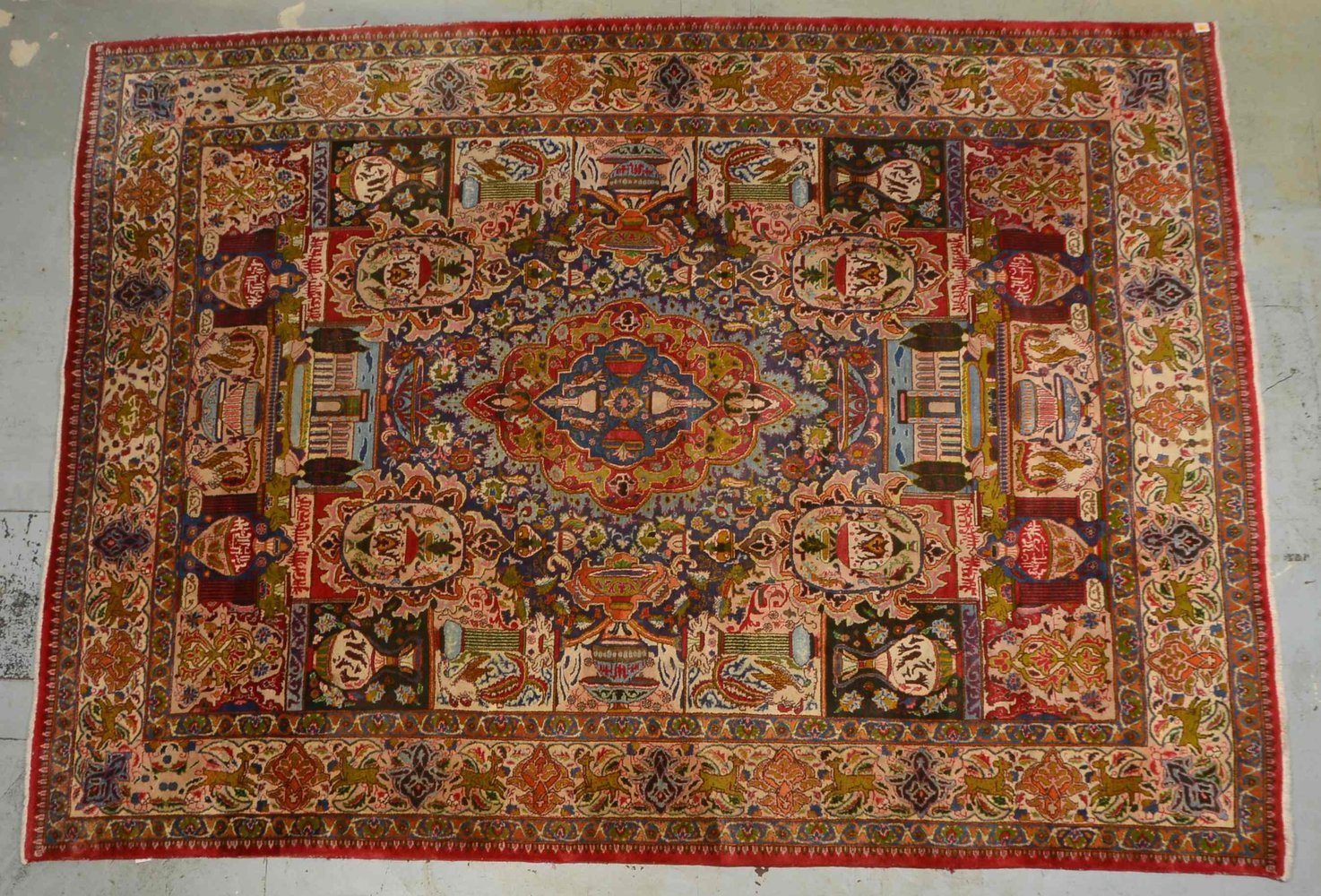 Kirman, feste Kn., Vasen-/Palastmotive; Maße 395 x 295 cm (leichte Gebrauchssp., rest.)