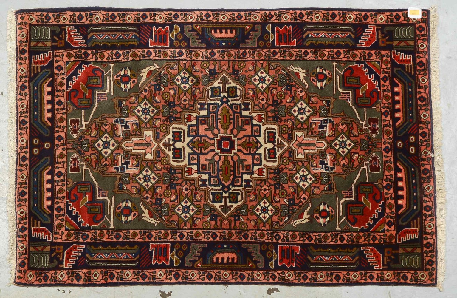 Orientteppich, dichte mittelfeine Kn., hochflorig - guter Zust.; Maße 109 x 62 cm