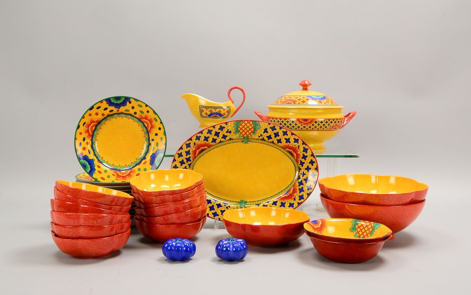 Limoges (Frankr.), Speiseservice, 'Grenade', Entw. Laure Japy, für 12 Pers., div. Teile