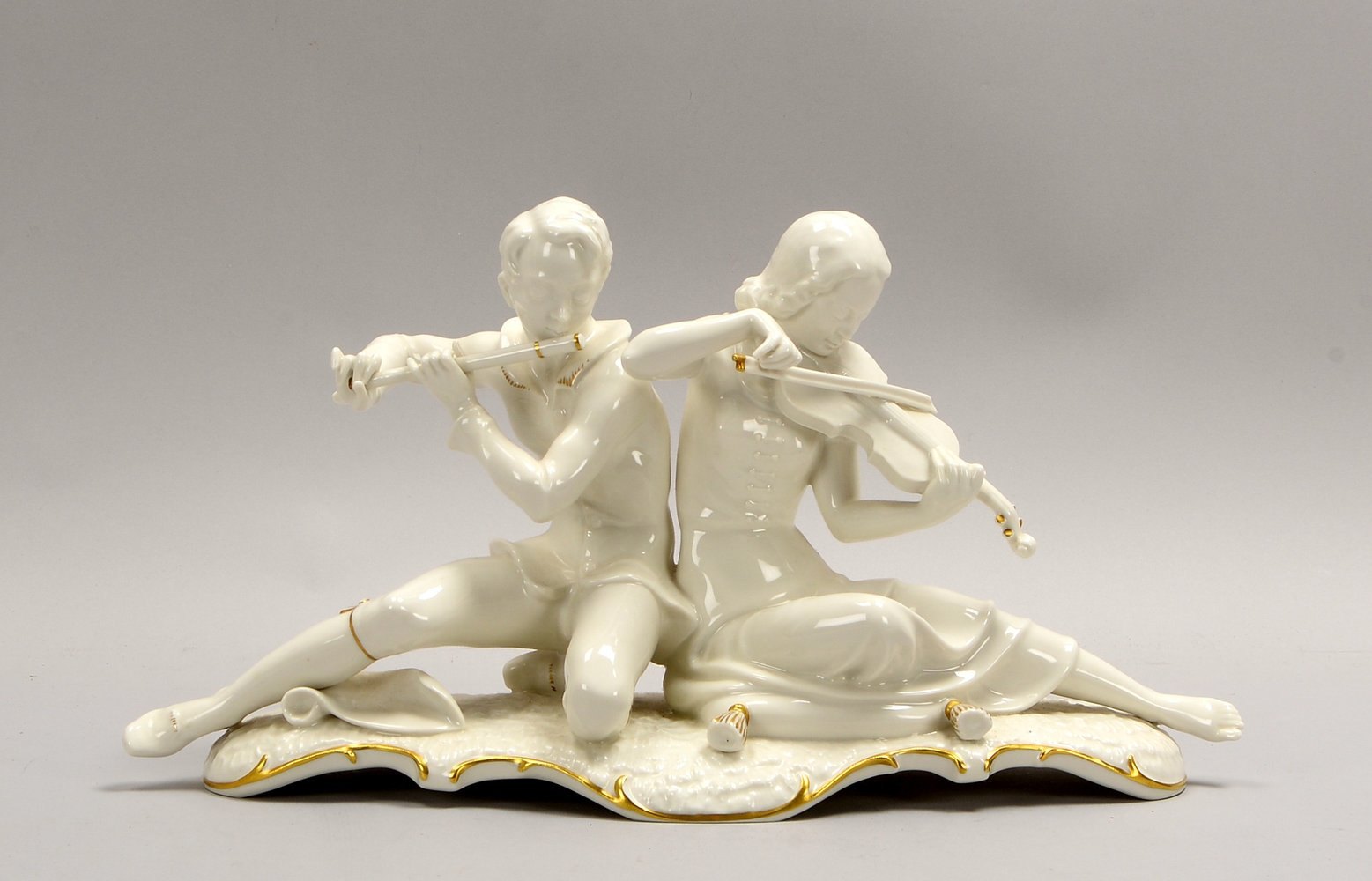 Hutschenreuther, Porz.-Figurengruppe, 'Sonate', Entw. Carl Werner; Breite 41 cm