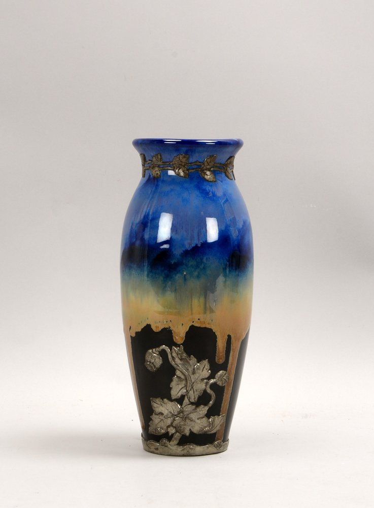 Fritz Krug, Porzellanvase, Wandung mit Laufglasur, mit Metallmontierung; Höhe 31,5 cm