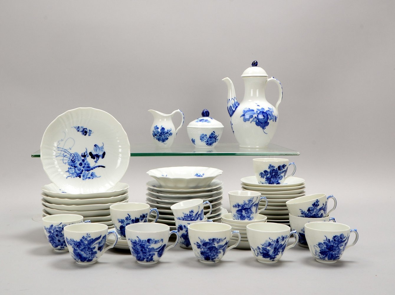 Royal Copenhagen, umfangr. Kaffeeservice, Dekor 'Blaue Blume', 52-tlg., div. Teile