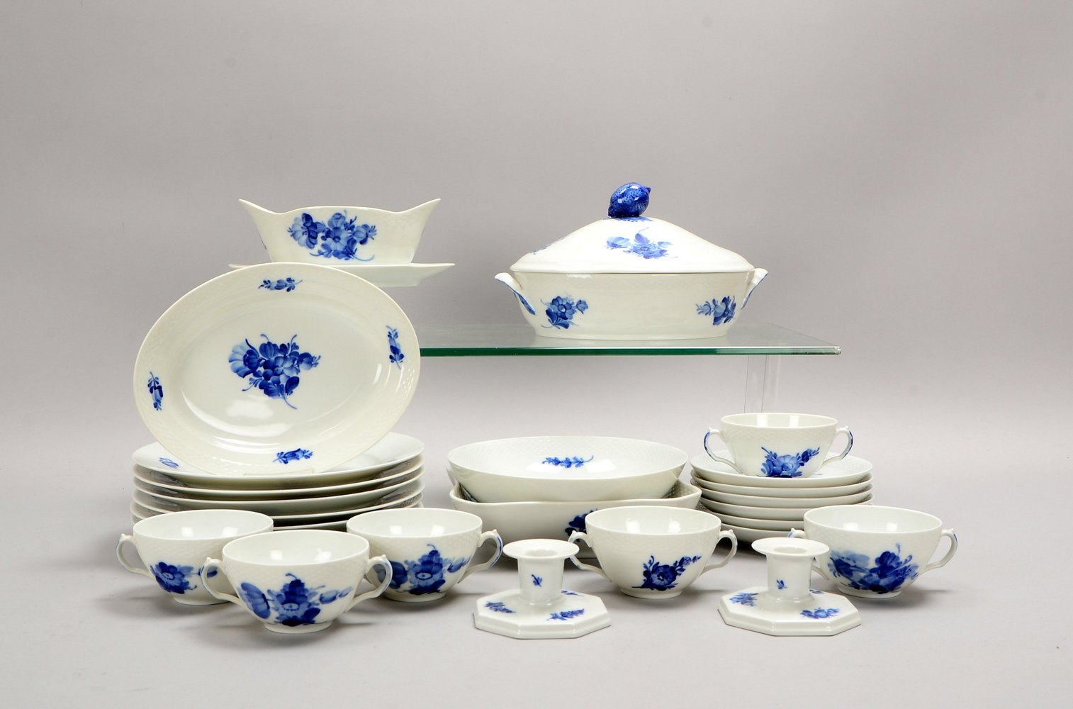Royal Copenhagen, Speiseservice, 'Blaue Blume', für 6 Pers., div. Servierteile u.a.