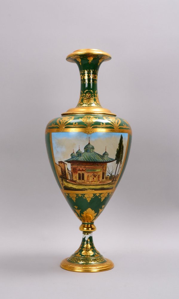 Sèvres, Porz.-Vase, ovoider Korpus, schauseitige Ansicht/arab. Kalligr. auf grünem Fond