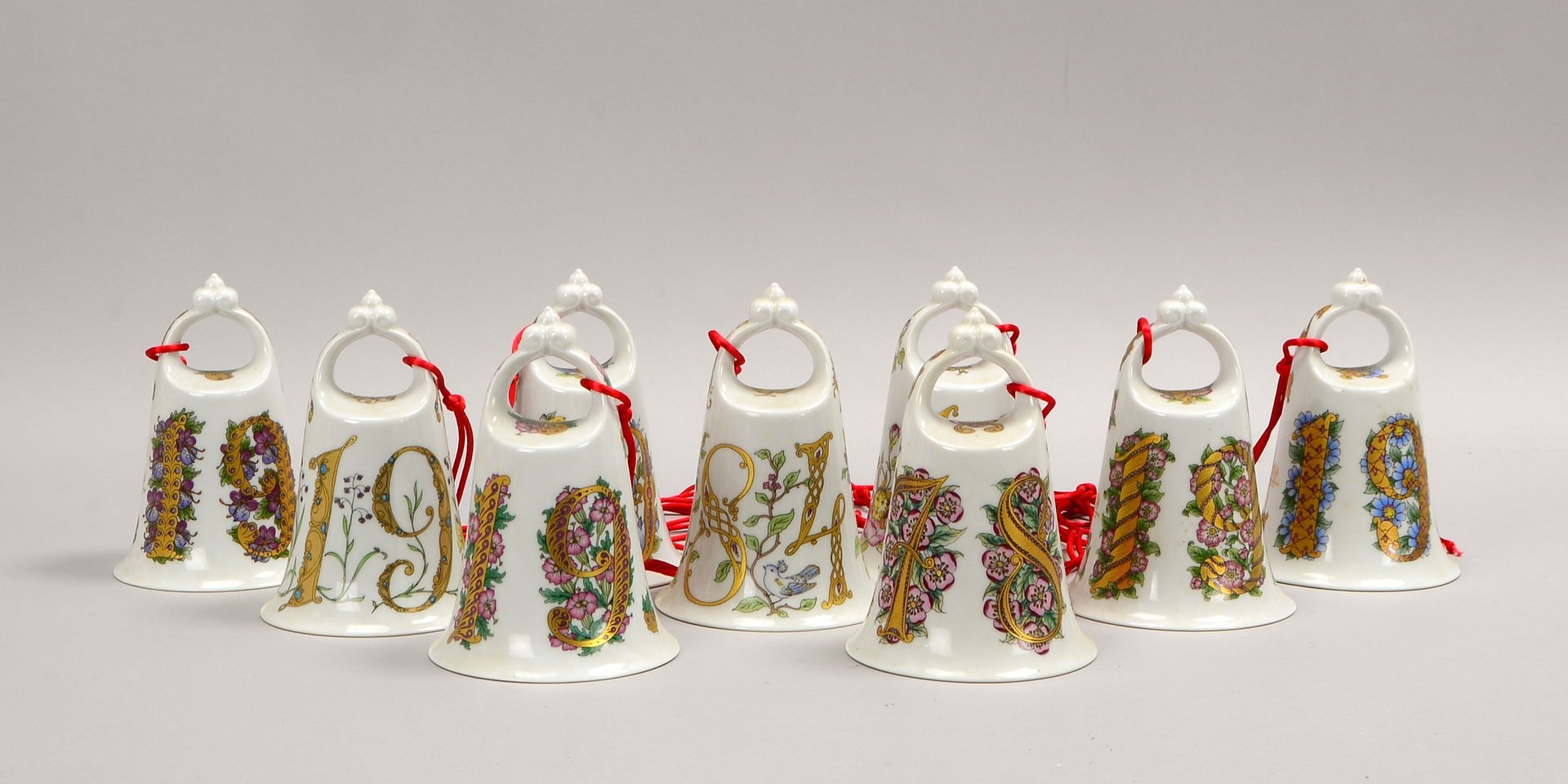 Hutschenreuther, 9x 'Jahresglocken', Porzellan, Jg. '1978' - '1986', Entw. O. Wanscher