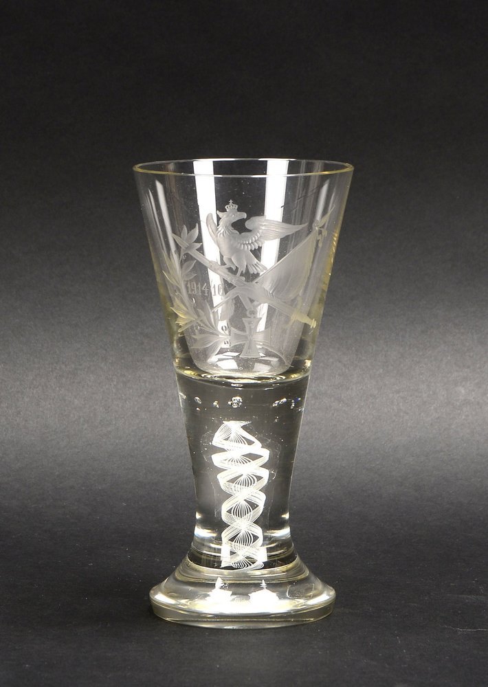 Pokalglas, 'Bekrönter Adler' auf 'Schwert und Fahne' (dat. '1914/1916'), Fuß mit Einschl.