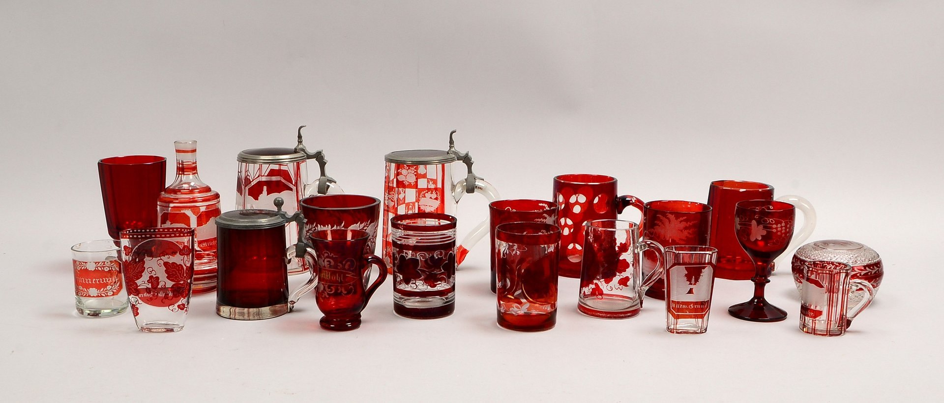 Konvolut alter Trinkgläser (Böhmen), Glas mit rotem Überf., versch. Ausf., 20 Stück