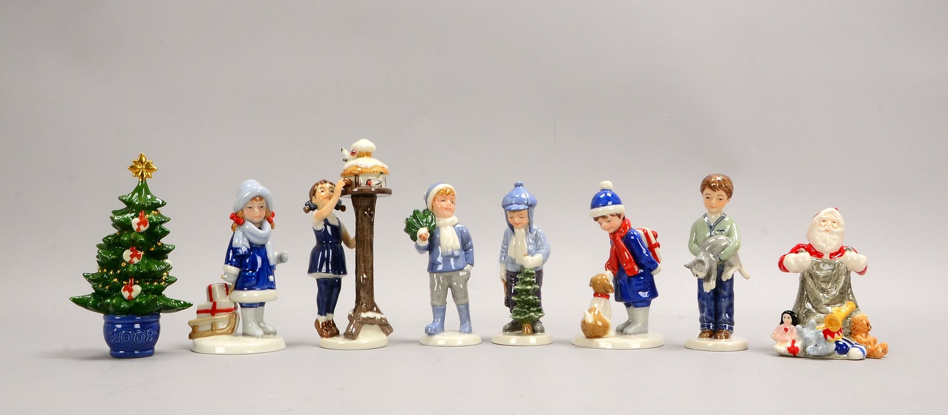 Royal Copenhagen, 8 Porz.-Figuren: 5x 'Winter', 2x 'Weihnachten', 1x 'Junge mit Katze'