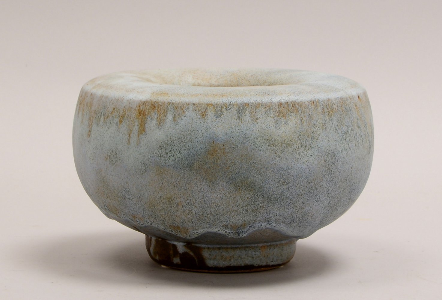 Zander, W., Künstler-Keramikvase, doppelwand. Ausf., mit Künstlersignet; Höhe 11 cm