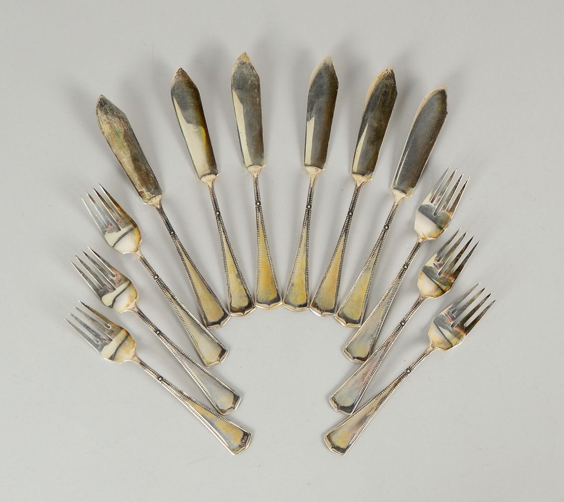 Fischbesteck, 800 Silber, mit Perldekor, für 6 Personen; Gewicht 582 g