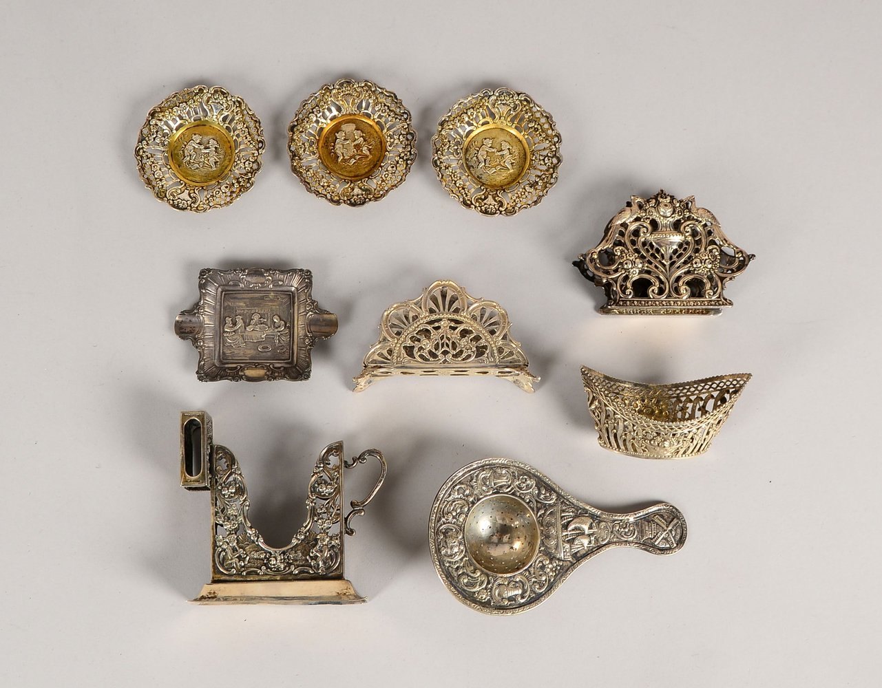 Tischsilber-Konvolut, Silber, barocke Ausf.: Teesieb, Serviettenhalter, Ascher, u.a.