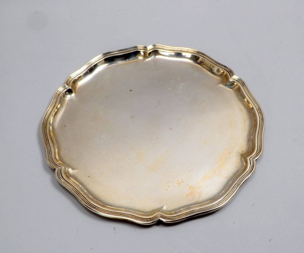 Wilkens, Serviertablett, 830 Silber, mit Dresdner Barockrand; Ø 36 cm, Gew. 800 g