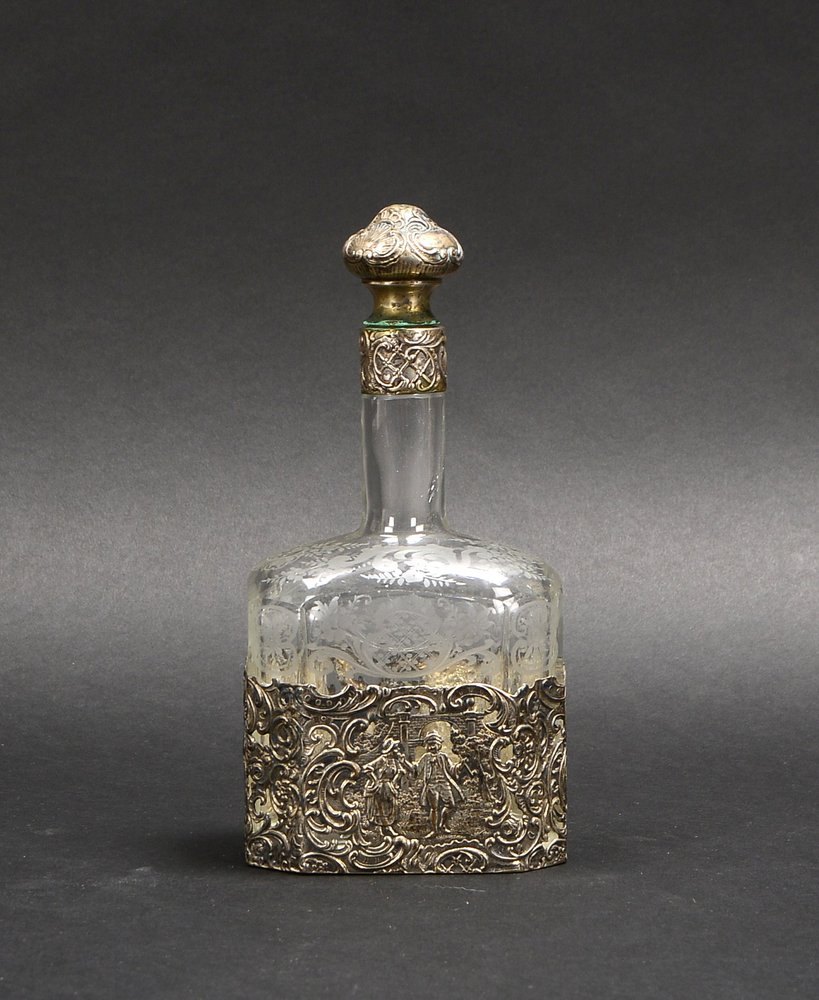 Antike Karaffe, geätztes Glas, 800 Silbermontur (punz.), mit Glasstöpsel; Höhe 22 cm