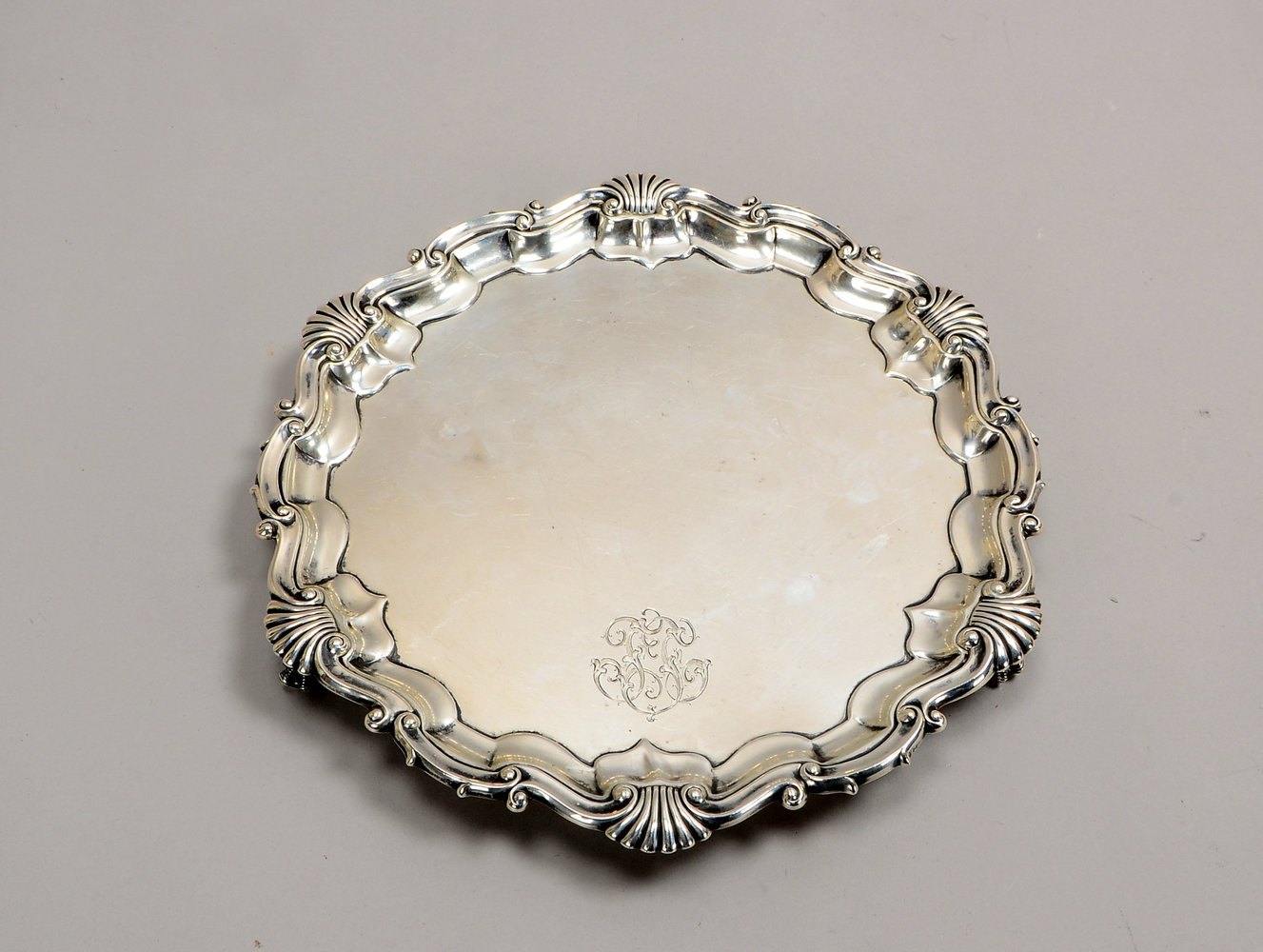 Serviertabl./flache Schale (London), 925 Sterlings., mehrf. punz.; Ø 27 cm, Gew. ca. 585 g