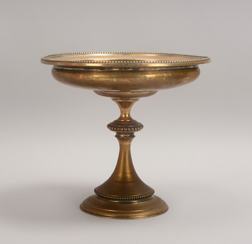 Tafelaufsatz, 750 Silber (punz.), mit Perlrand; Höhe 24 cm, Ø 26 cm, Gew. 518 g