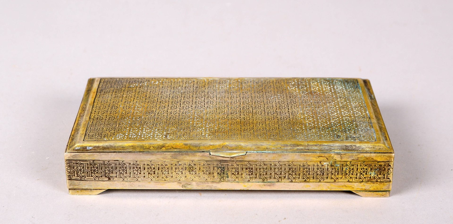 Zig.-Etui (Persien), Silber, rechteckig, ornament. Dekor, innen grav., mit Deckel; Gew. 386 g