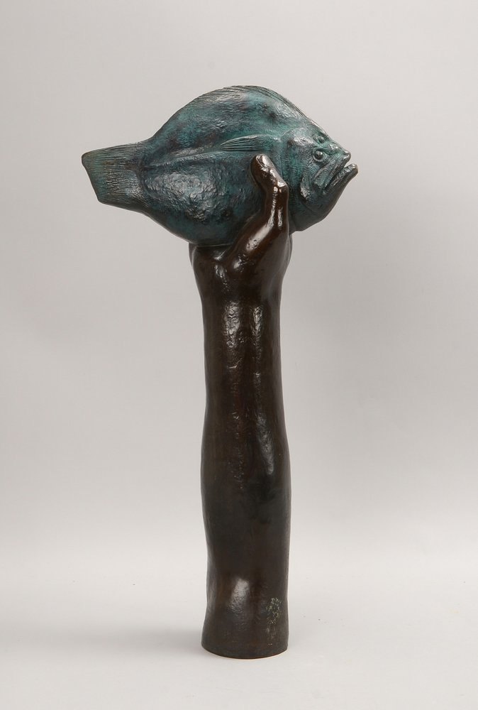 Grass, Günter, Bronzeskulptur, 'Butt im Griff', Aufl. '9/70', signiert; Höhe 60,5 cm