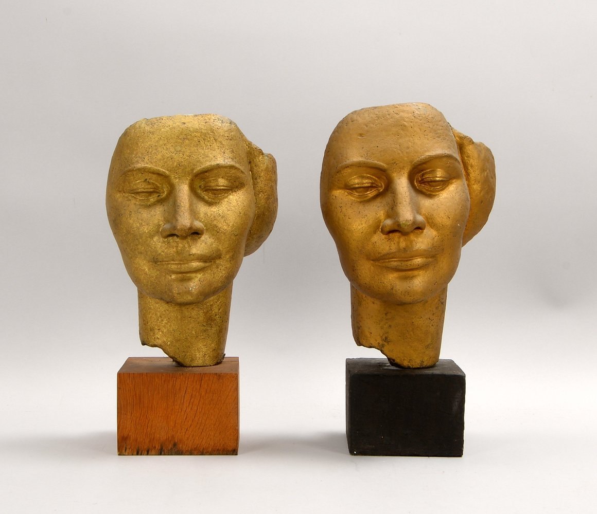 Görsch, Helmut, 2 'Frauenköpfe', Gips-Kopf/bronz. und Bronze-Kopf, auf Sockel