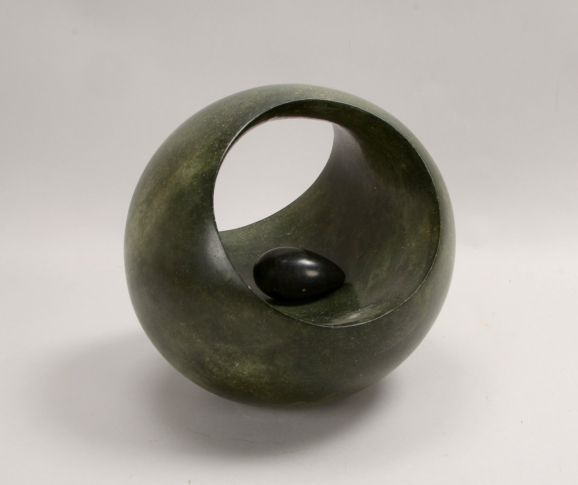 Mukomberanwa, Nesbert, Shona-Skulptur, 'My home', 2-tlg., Serpentin, monogr.