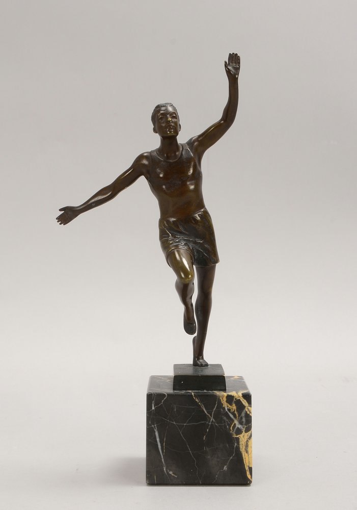 Bronzeskulptur, 'Läufer am Ziel', auf Plinthe sign., auf Marmorsockel; Höhe 23 cm