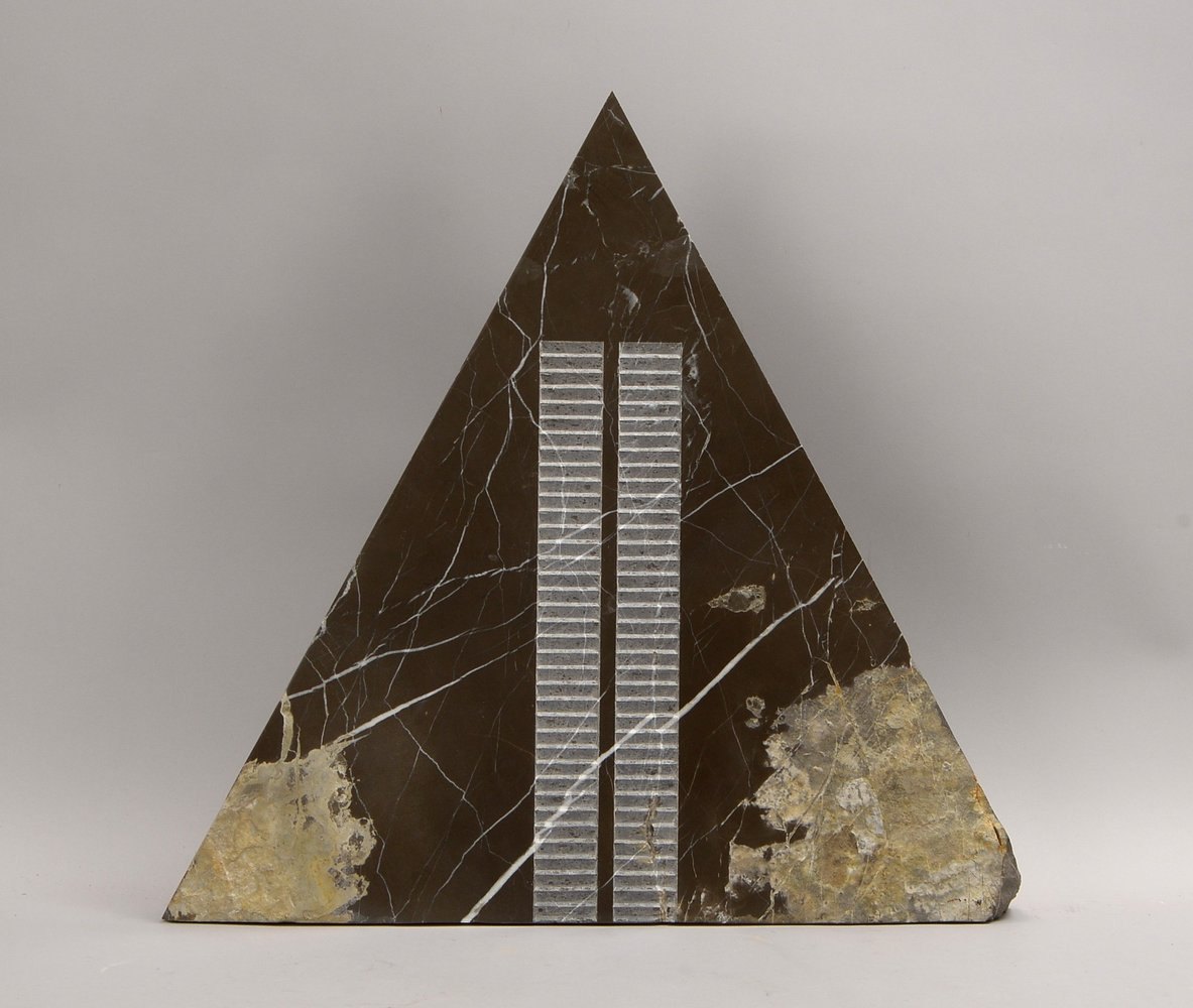 Shona-Skulptur, 'Getreppte Pyramide', Marmor/partiell poliert, sign.(?), schwere Ausf.