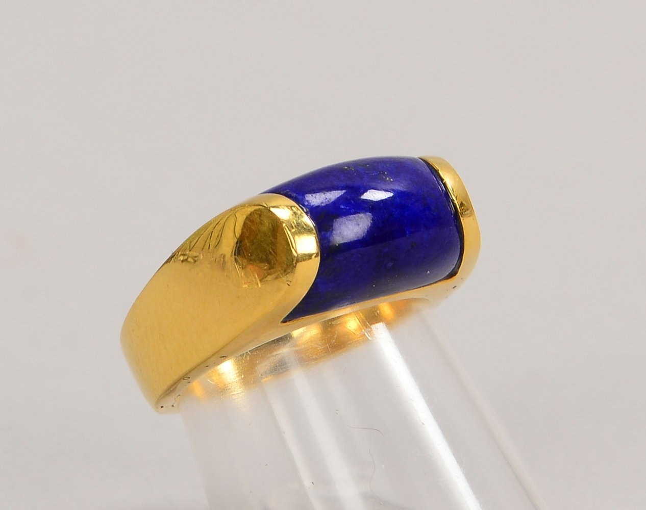 Bulgari-Ring, 750 GG (gest.), mit Lapislazuli-Cabochon; RG 51, Gew. 10,10 g