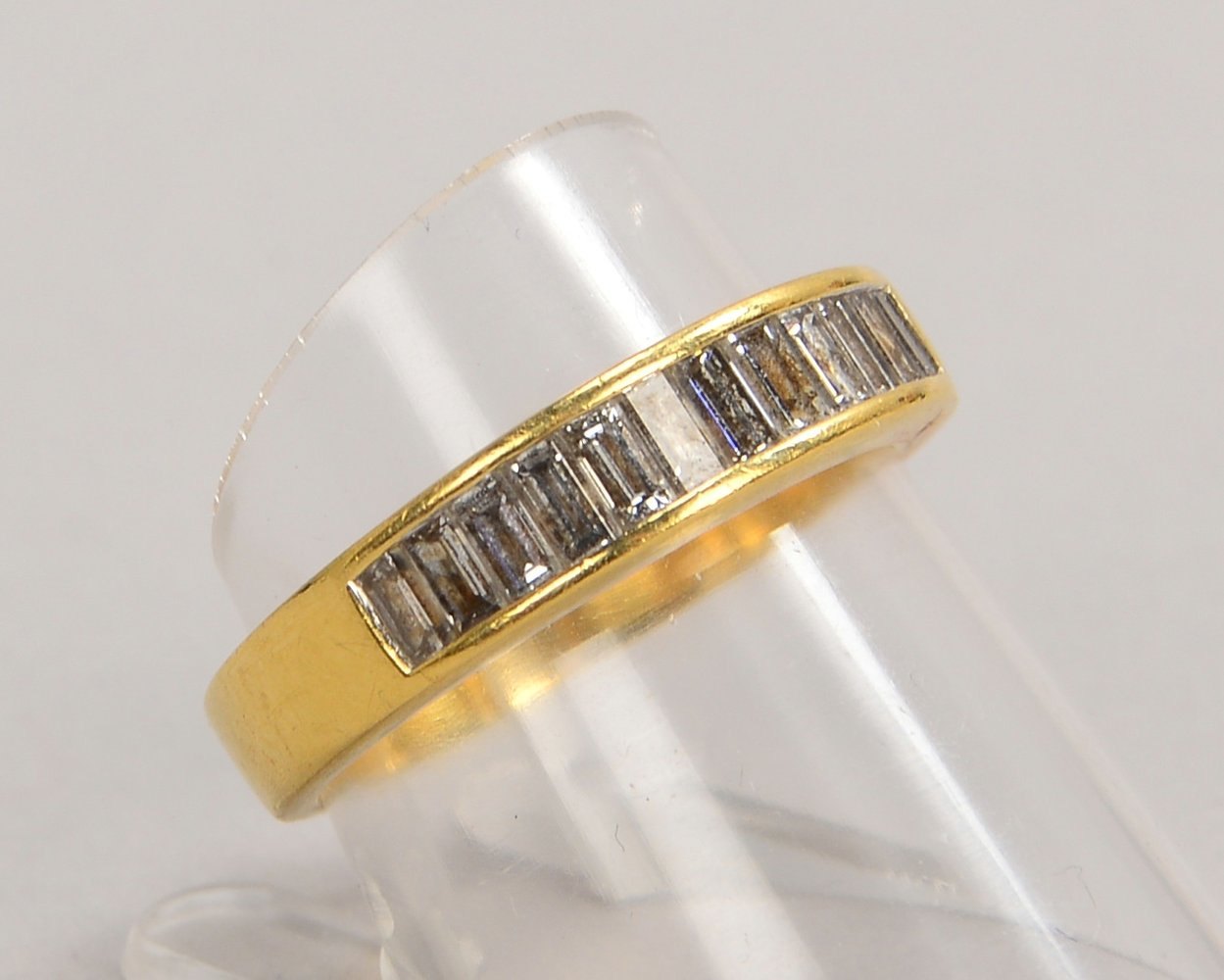 Ring, 750 GG (gest.), mit 12x Diam., im Baguetteschliff/ca. 1,05 ct; RG 56, Gew. 5,20 g