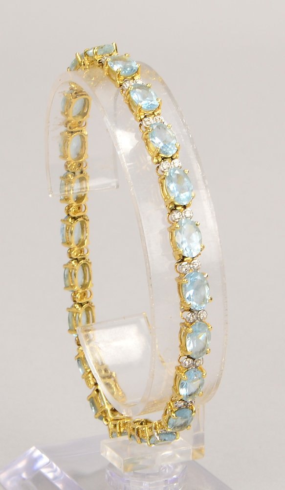 Armband, 585 GG (gest.), 22x fac. Aquamarine/ca. 14 ct, und 44x Brill./ca. 0,5 ct, 'W-Si'
