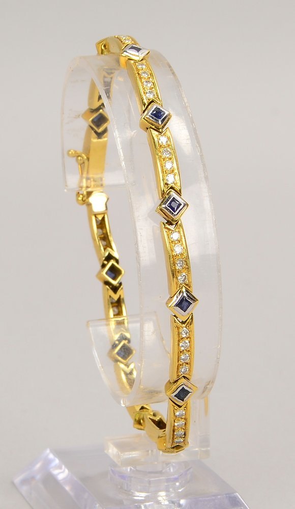 Armband, 750 GG/WG (gepr.), 12x Saphire und 48x kl. Brill./zus. ca. 0,48 ct; Gew. 21,30 g