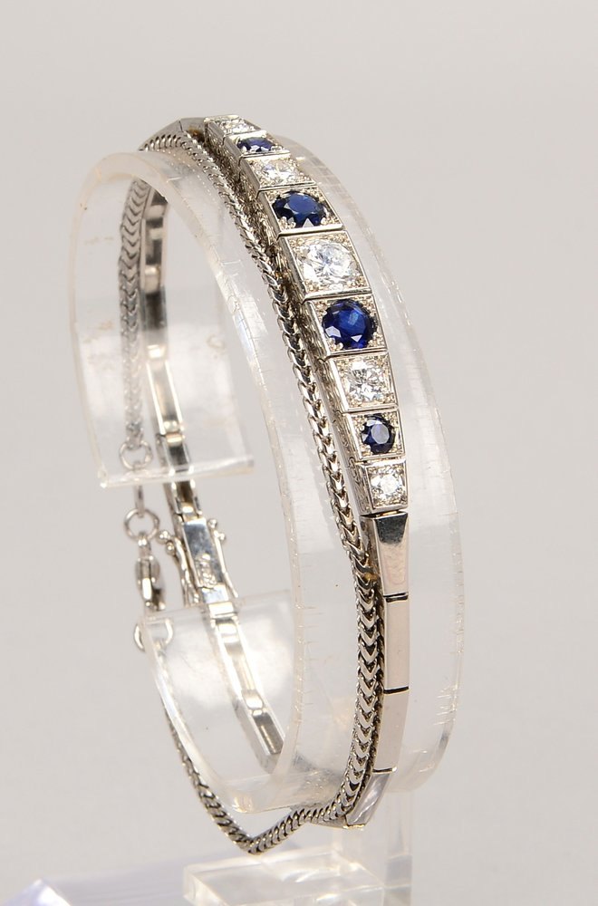 Armband, 750 WG (gest.), Art déco-Ausf., 4x Saphire und 5x Brill./ca. 1,0 ct, 'W-Vsi'