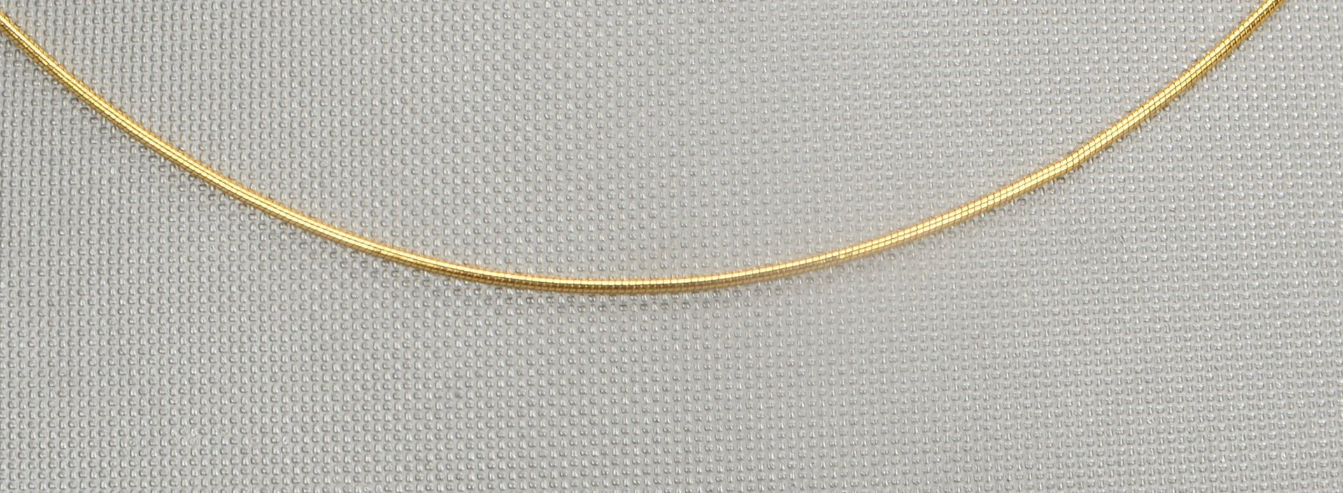 'Schlangenkette', 750 GG (gest.), mit Federringschließe; Länge 49 cm, Gew. 4,10 g