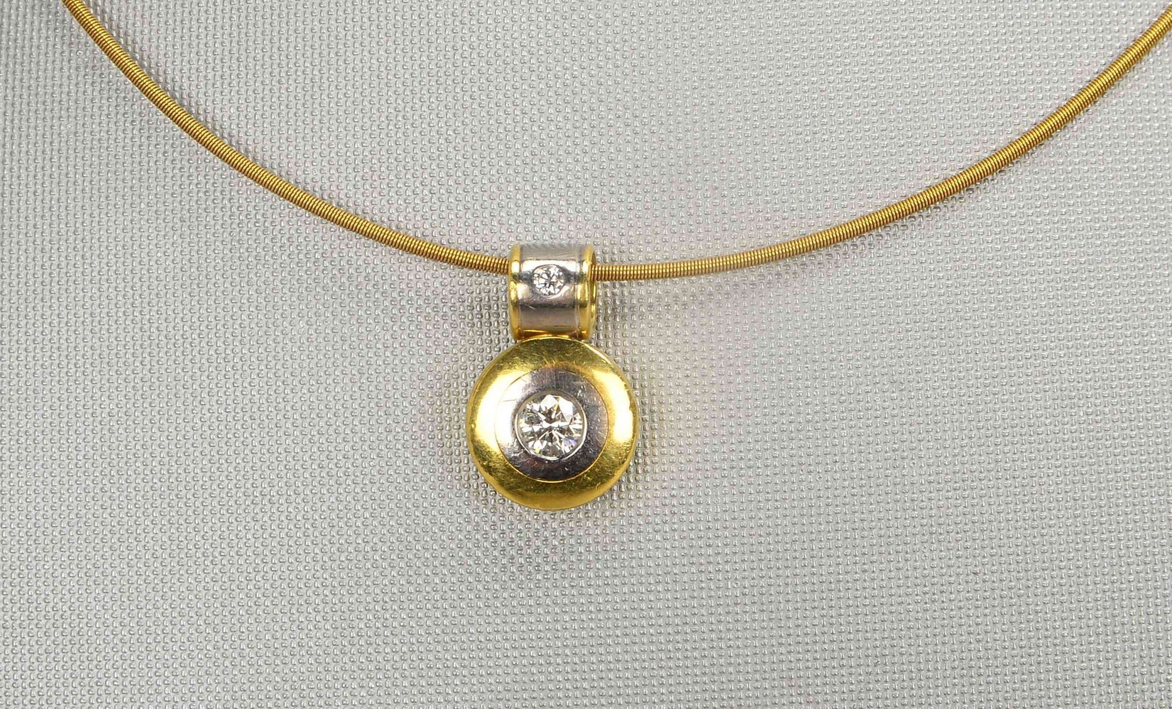 Niessing-Collier, 750 GG/WG (gest.), Anh. mit 2x Brill./ca. 0,33 ct, 'H-I', 'LR-Vvs'