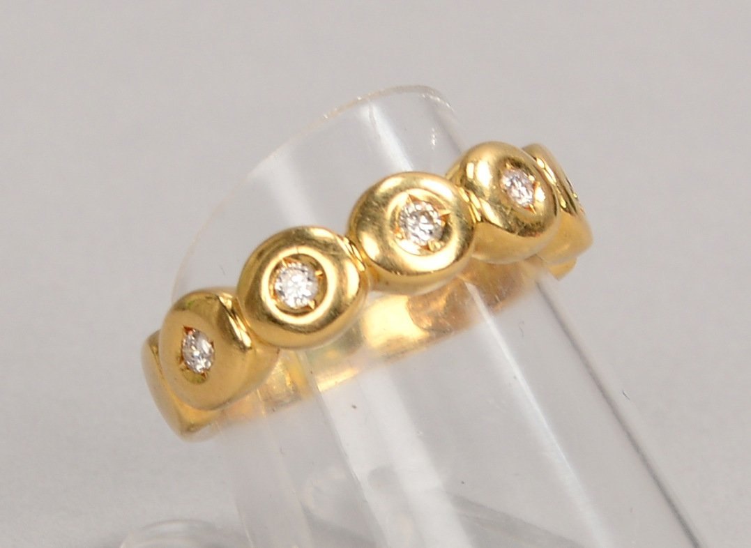 Ring, 585 GG (gest.), besetzt mit 5x kl. Brill./ca. 0,20 ct; RG 53, Gew. 3,70 g