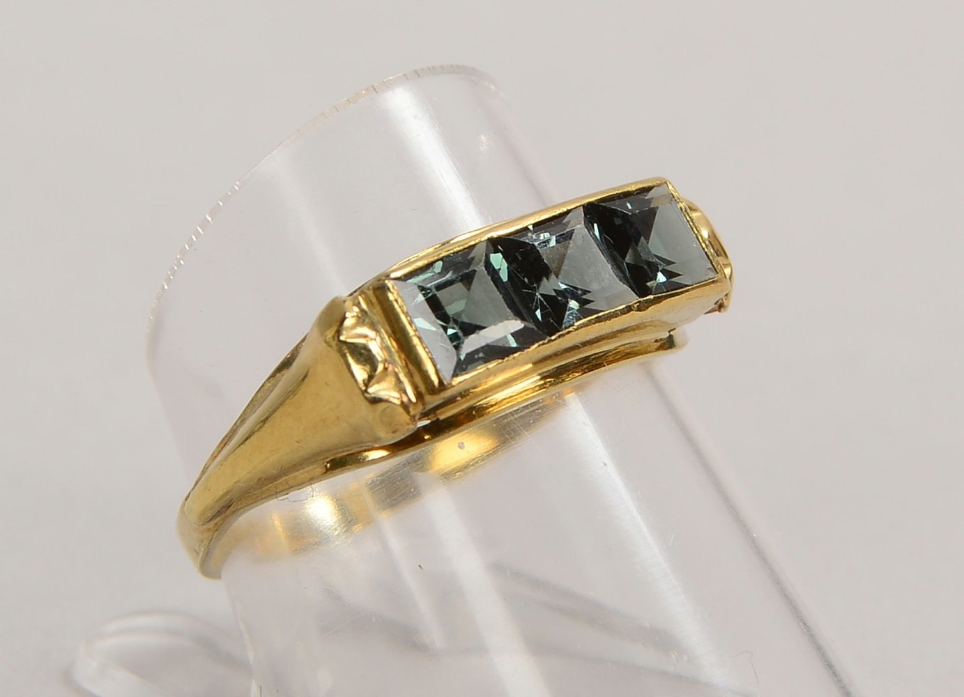 Ring, 333 GG (gest.), mit 3-fachem Turmalinbesatz; RG 56, Gew. 1,80 g