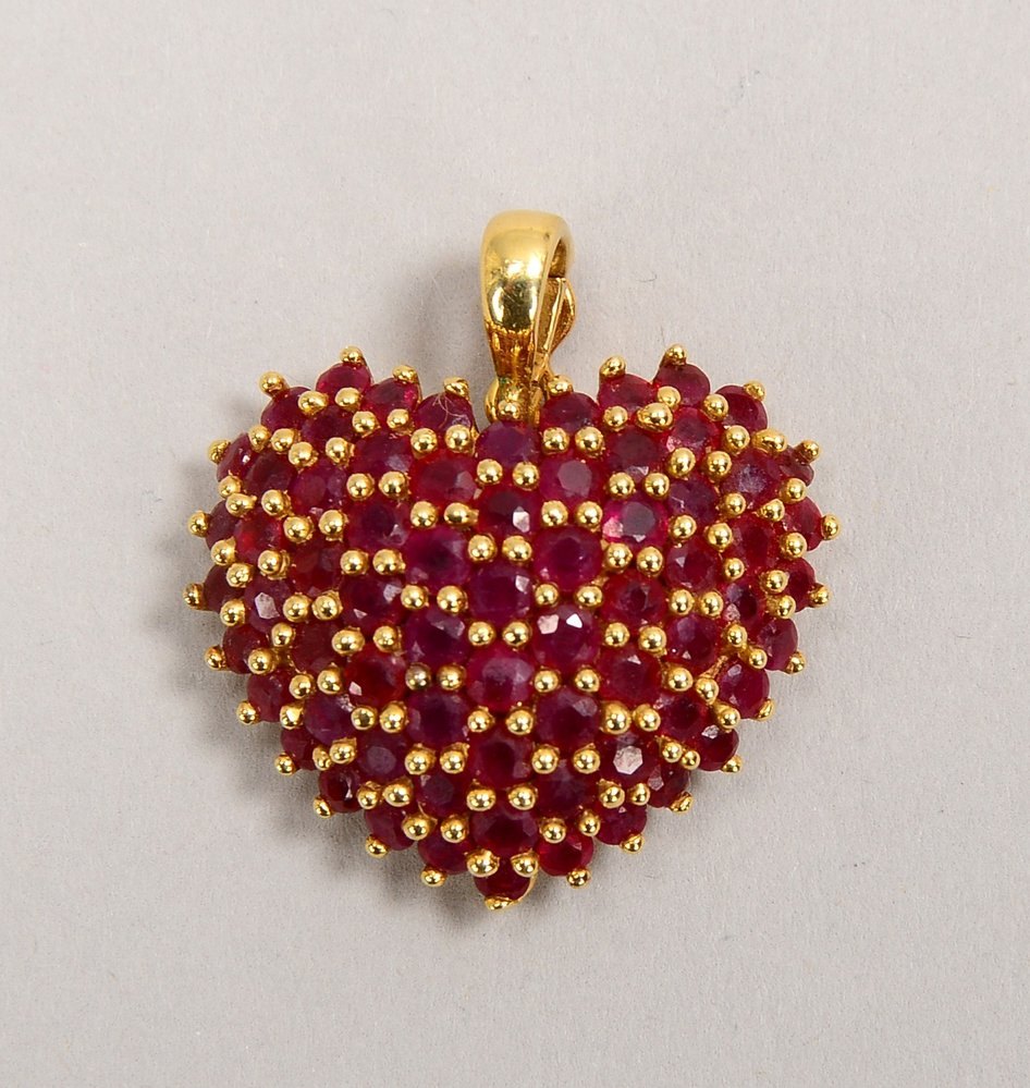Anhänger, 585 GG (gest.), 'Herz', mit 79x Rubinen/ca. 5,53 ct, Clipschließe; Gew. 5,34 g