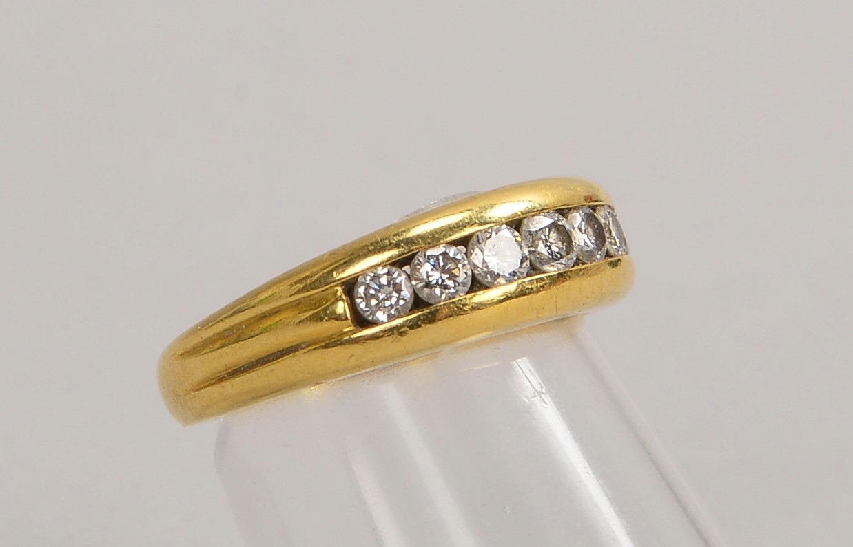Ring, 750 GG (gest.), mit 7x kl. Brillanten/zus. ca. 0,40 ct, Weiß - Si; Gew. 5,10 g