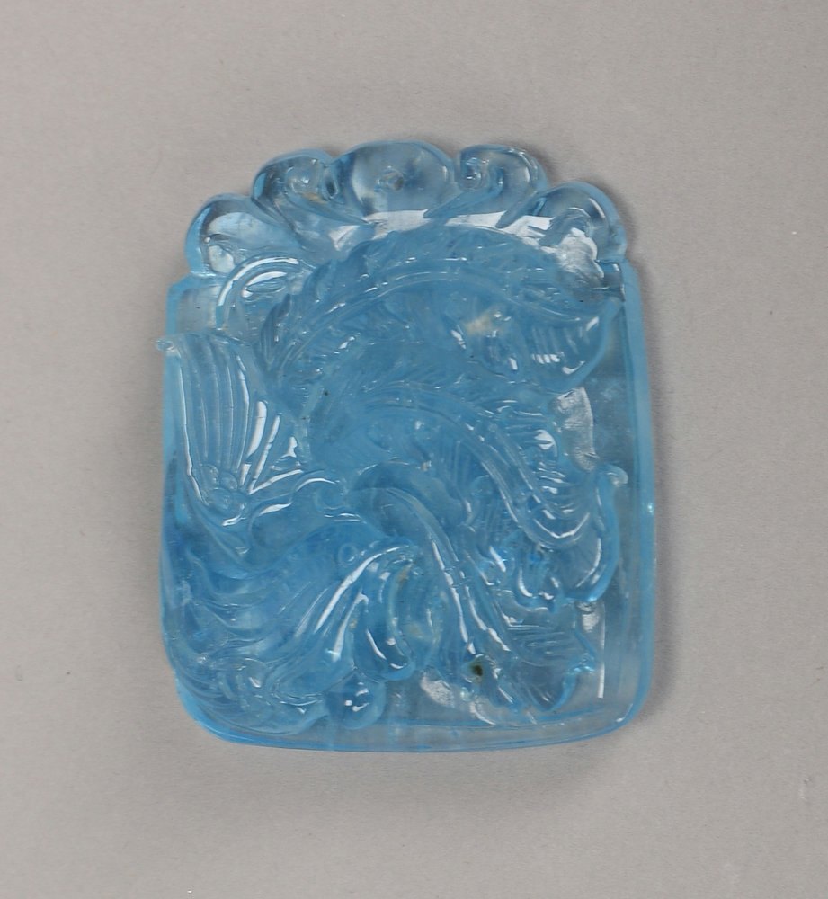 Anhänger, natürl. Aquamarin/ca. 120 ct, mit handgeschnittenem Motiv ('Pfau') - unbeh.