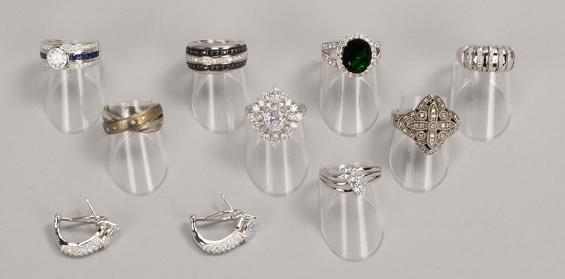 Silberschmuck, 925 Sterlings./div. Besatz: 8x Ringe und Paar Ohrstecker; Gew. 49 g