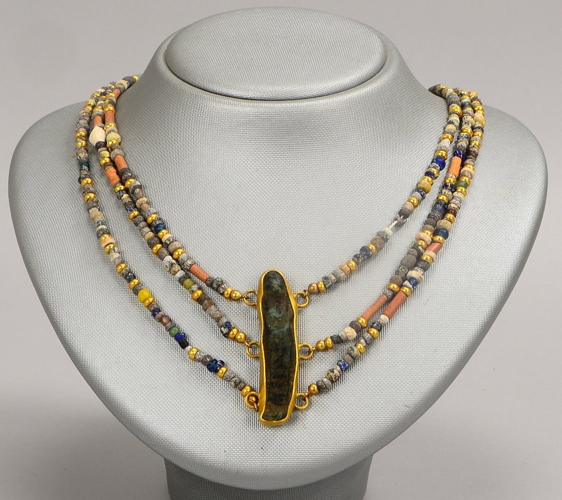 Uschebti-Collier, 3-str., 900 Gold-gef., antike Perlen/Goldkugeln, 900 Gold-Schließe
