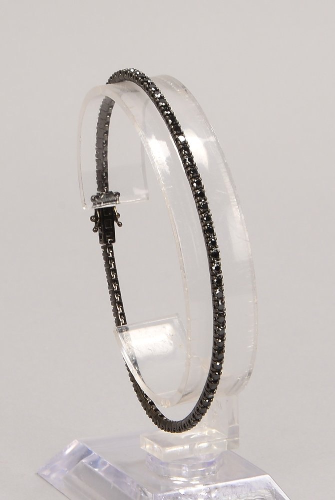 Tennisarmband, 750 Gold/schwarz gef., mit 80x Brill./zus. ca. 2,40 ct, 'F-Vsi'; Gew. 7,60 g
