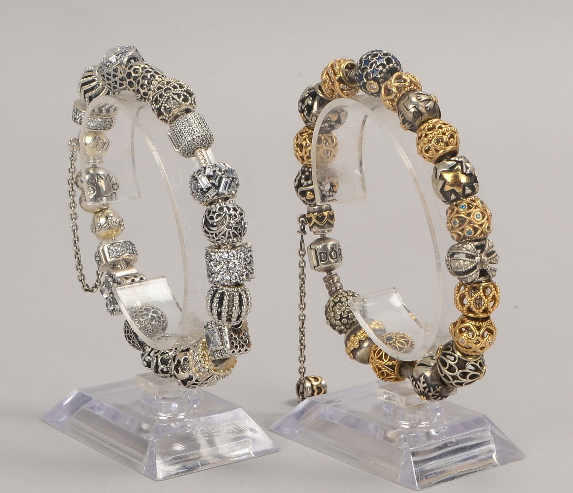 2 Pandora-Armb., Silber, komplett mit Charms besetzt; Länge 20 cm, Gew. zus. 130 g