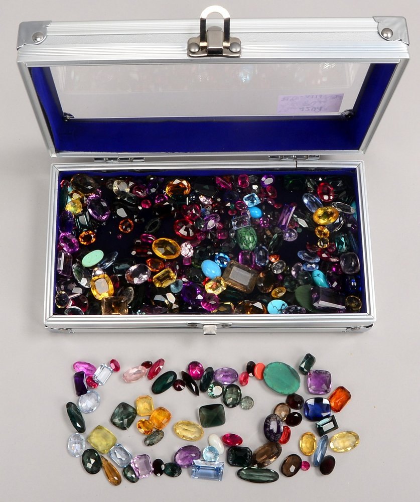 Lose Edelsteine/Halbedelst. (Amethyst, Blautopas, Saphir, u.a.), untersch. geschliffen