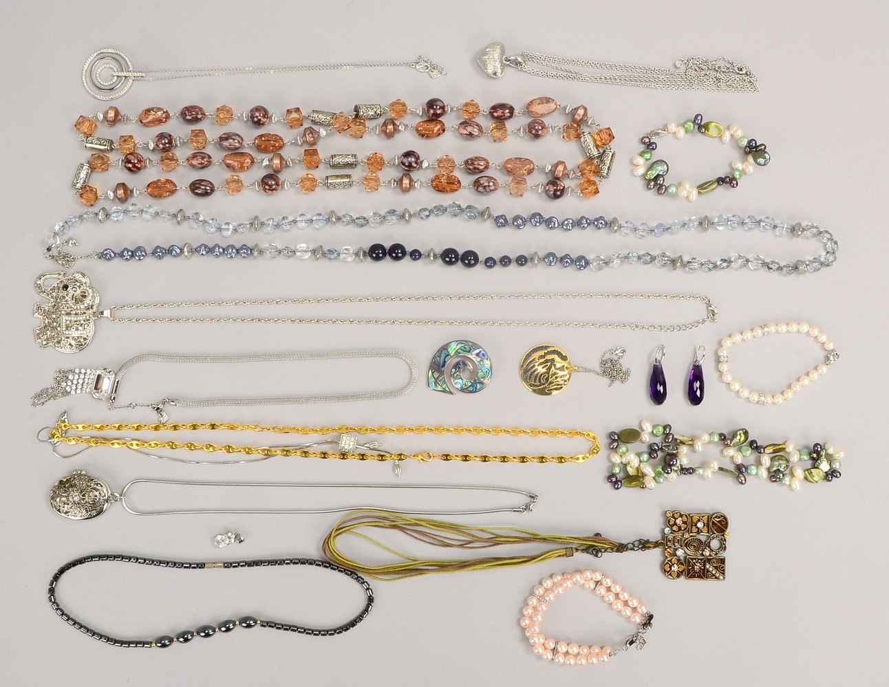 Modeschmuck: 13x Halsketten und 3x Armbänder, versch. Ausf./untersch. Besatz